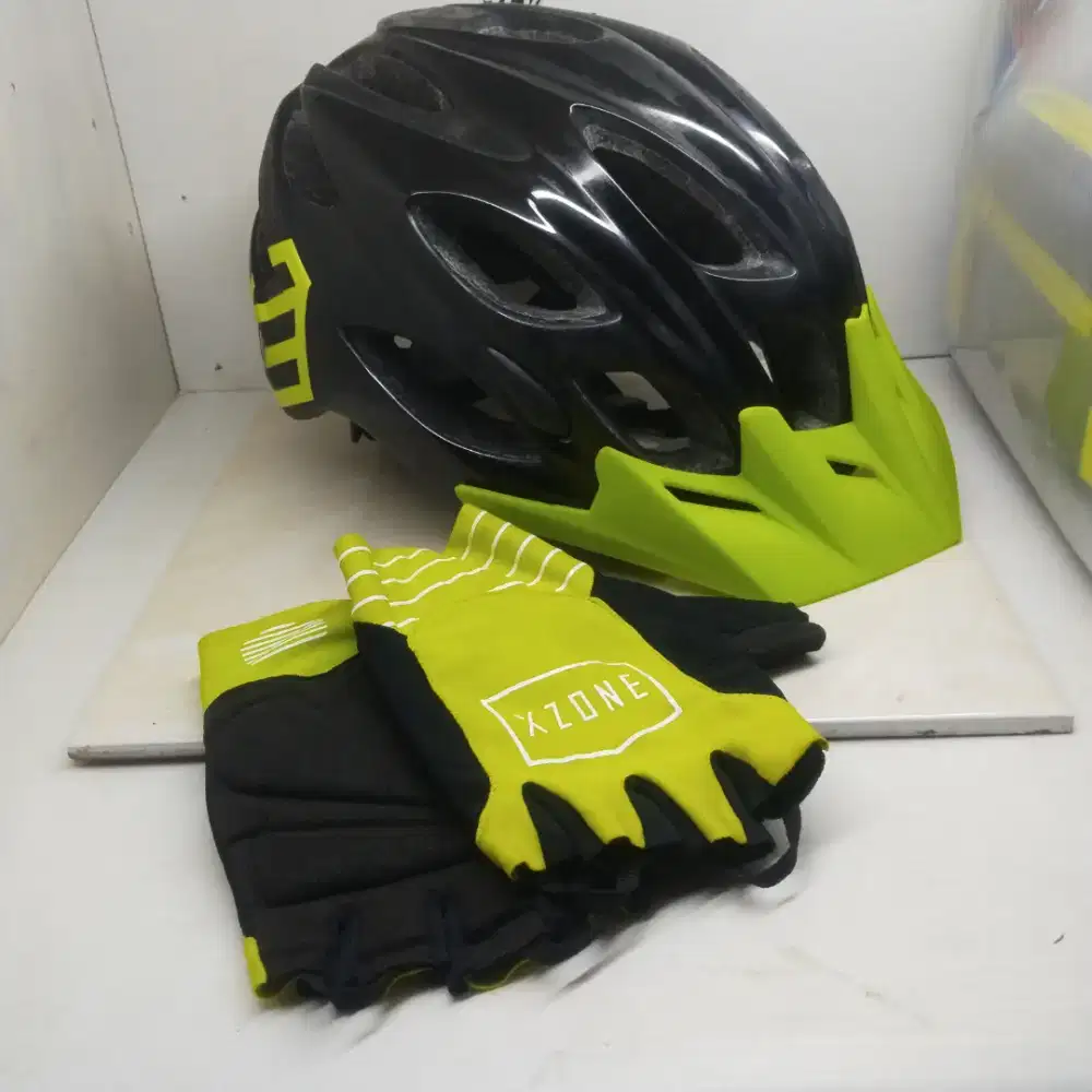 HELMET MH15 SIZE M & GLOVES BASIC SIZE XL