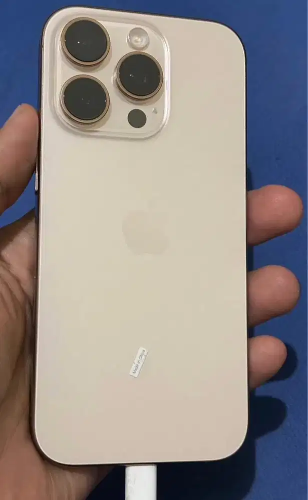 Iphone 16 pro 256GB gold garansi belibeli 2027 bisa barter 16 pro max
