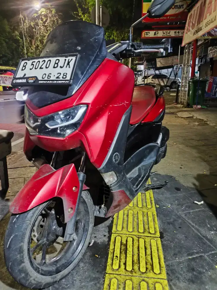 Dijual Yamaha NMAX 2021 Merah – Pajak Hidup, KM 28 Ribu, Siap Pakai