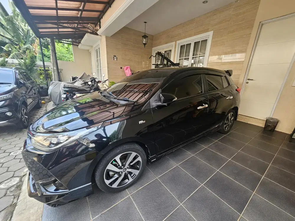 Toyota Yaris 1.5 S GR Sport AT Hitam 2021