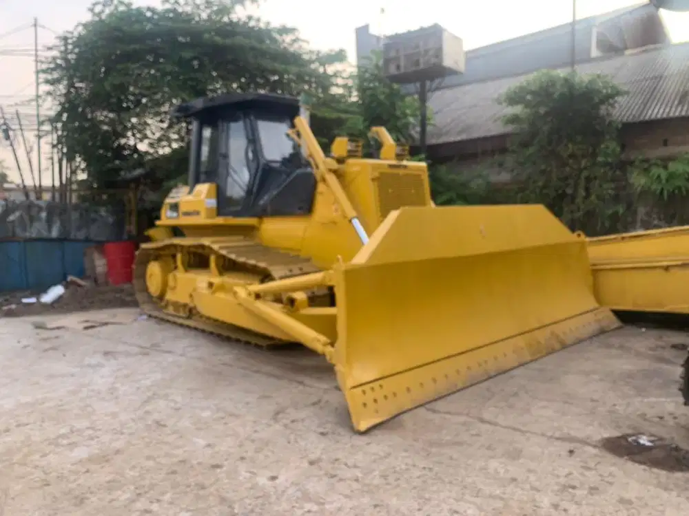 Dozer komatsu D85-ESS 2022
