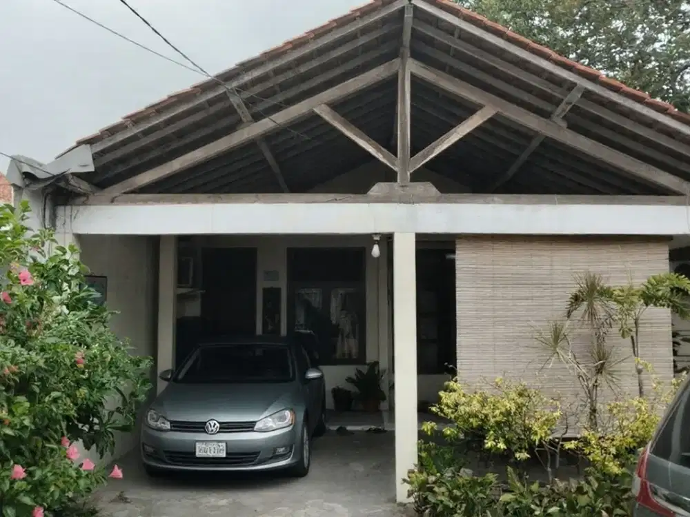 Dijual Cepat BU rumah dengan tanah luas di Ciputat