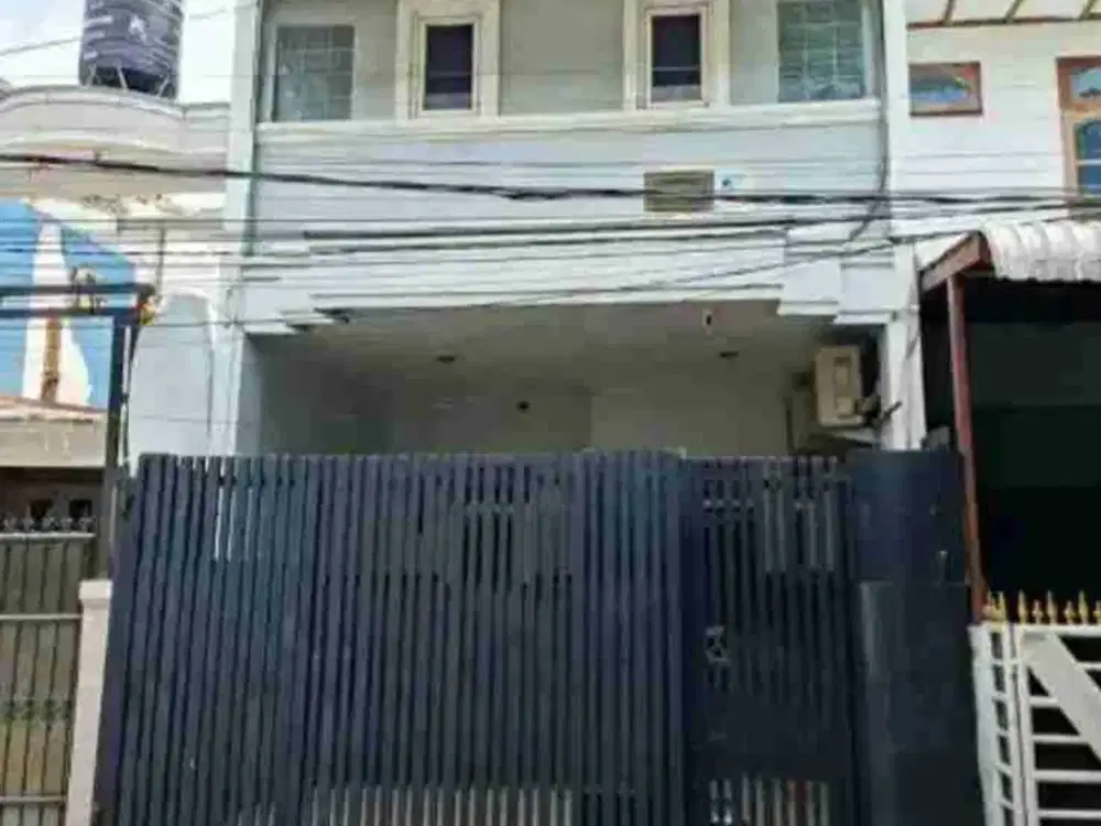 RUMAH MEGAH DI PONDOK KELAPA