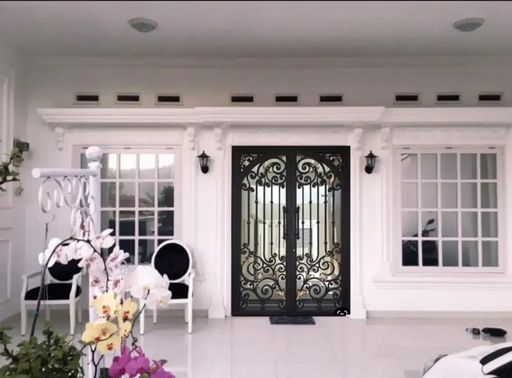 Rumah Cantik siap huni lokasi jalan utama kota