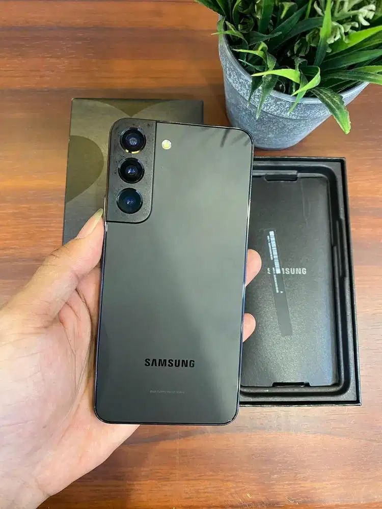 Samsung Galaxy S22 8/128GB Black Garansi Resmi Sein