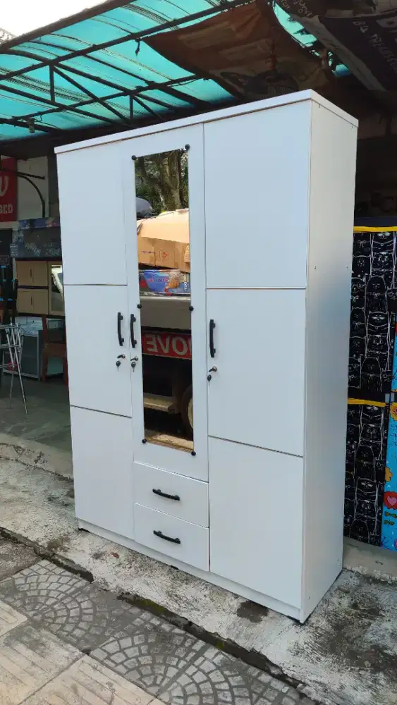 LEMARI PAKAIAN 3 PINTU