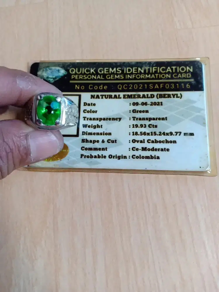 Cincin batu permata zamrud