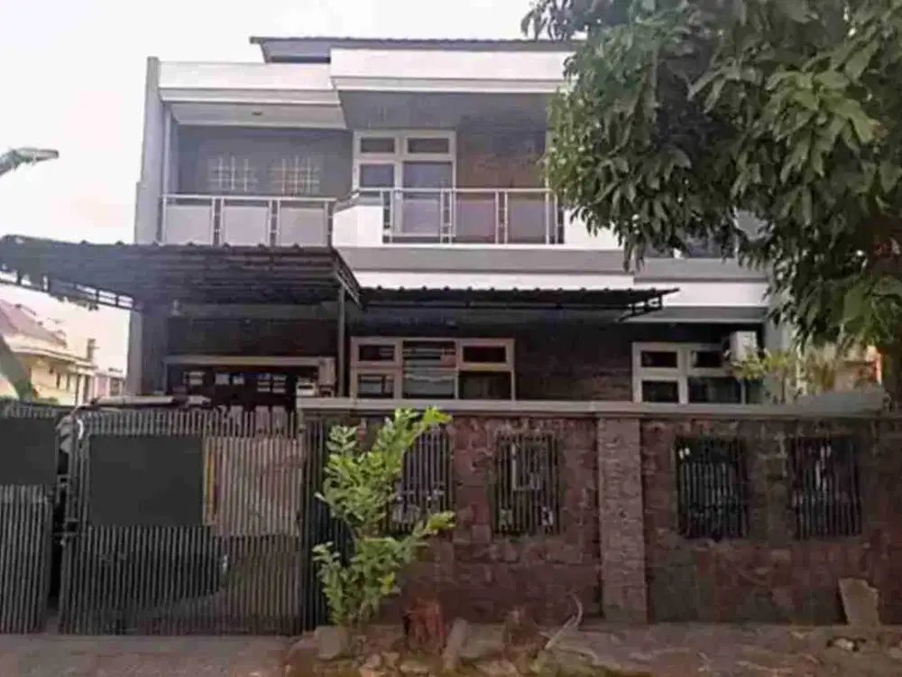 RUMAH MEGAH DI KOMPLEK PULOGEBANG