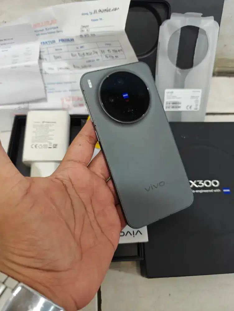 Vivo x300 12/256 garansi panjang
