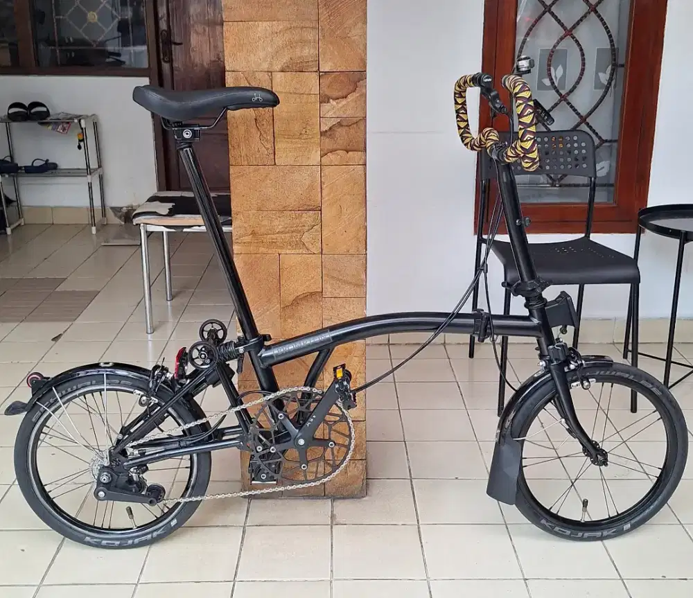 Brompton P4L black on black edition