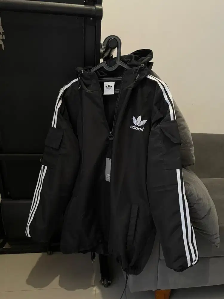 Jaket Olahraga Adidas (Semi Waterproof)