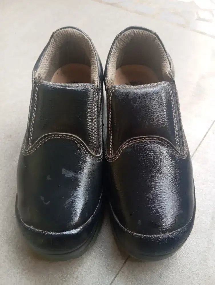 Sepatu safety merek King’s original