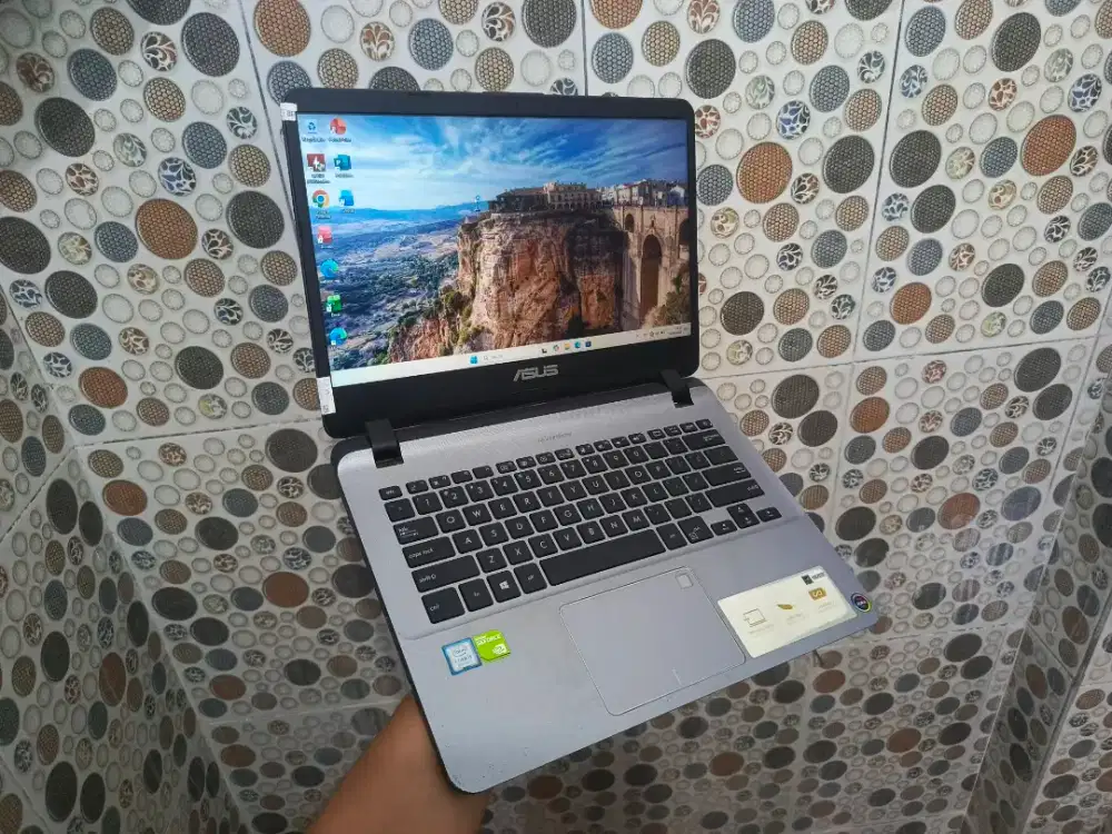 Laptop asus vivobook X407uf Intel Core i5 Gen 8 VGA NVIDIA Ram 8/512