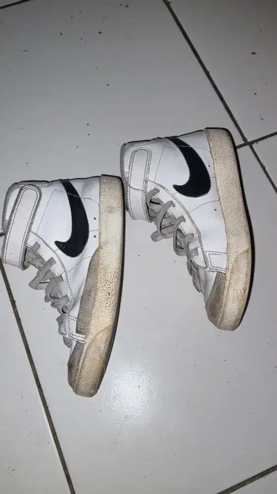 Jual sepatu bekas tidak terpakai harga nego di tempat atau cod