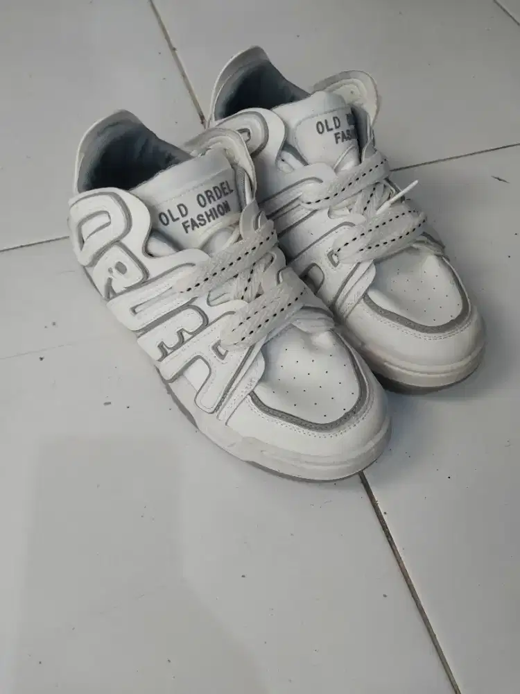 Dijual cepat SEPATU