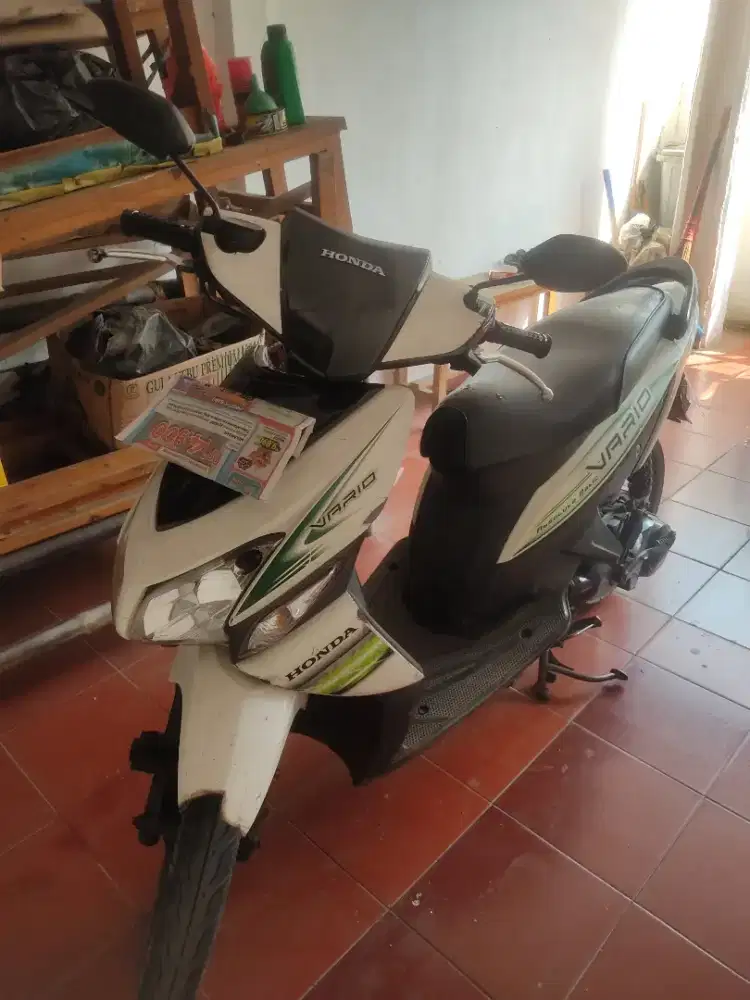 Vario putih tgn 1