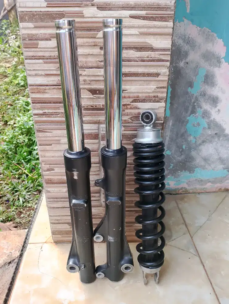 Shokbreaker dpan belakang Honda metik