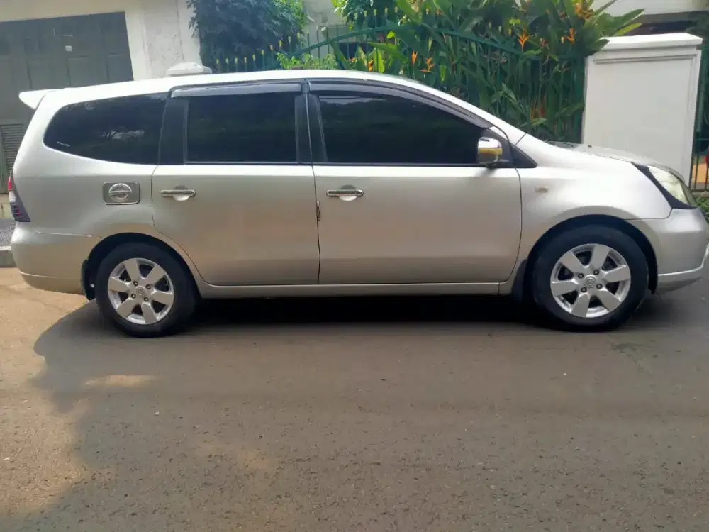Dijual nisan Livina xv at thn 2008 grass.metic