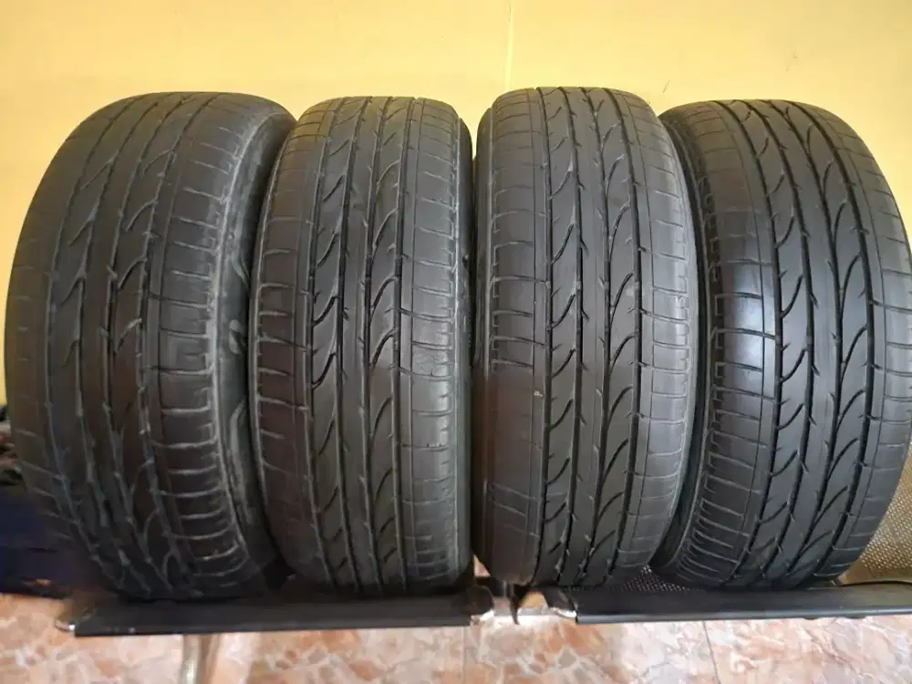 Ban mobil Bridgestone Alenza 215/60/R17
