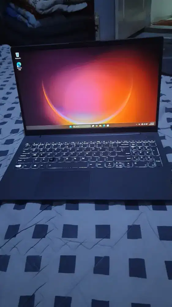 Lenovo ip 5 Ryzen 7 4800u,ram 8gb ,vga radeon, SSD 512
