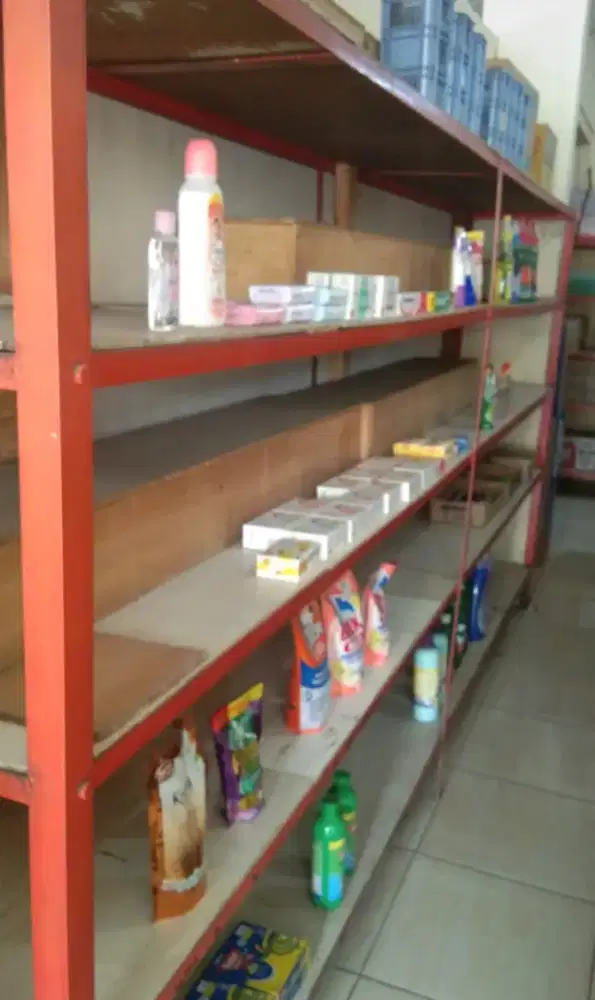 Rak besi untuk perlengkapan toko