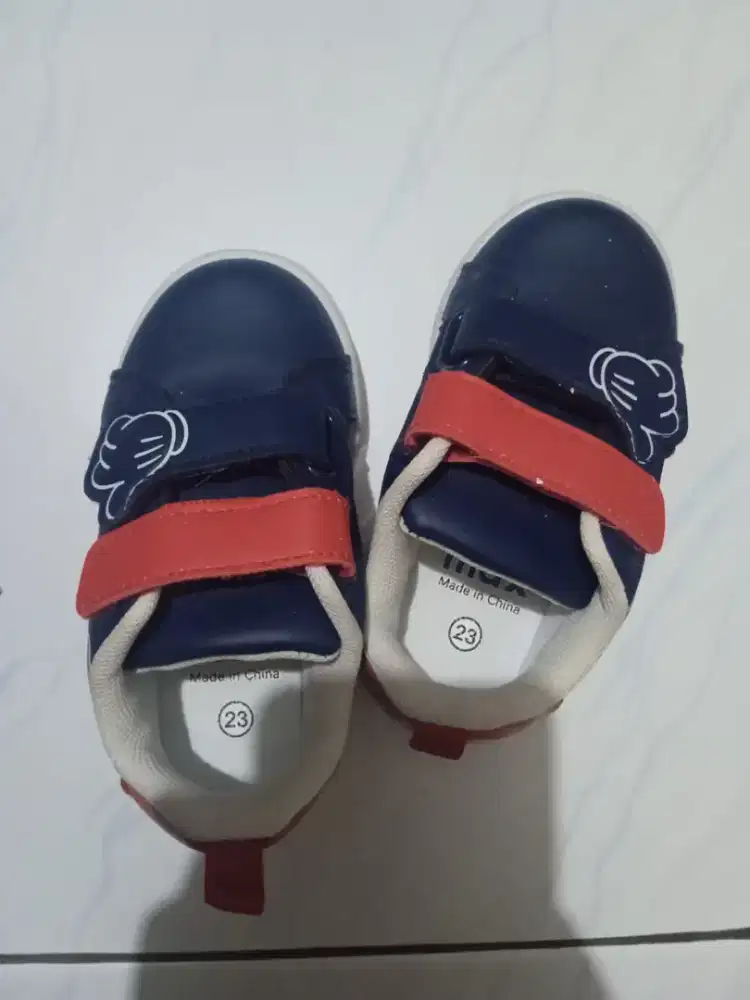 Sepatu anak merk Max