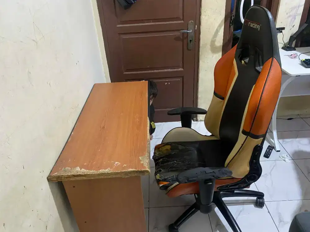 Meja Komputer dan Kursi Gaming ST Racing