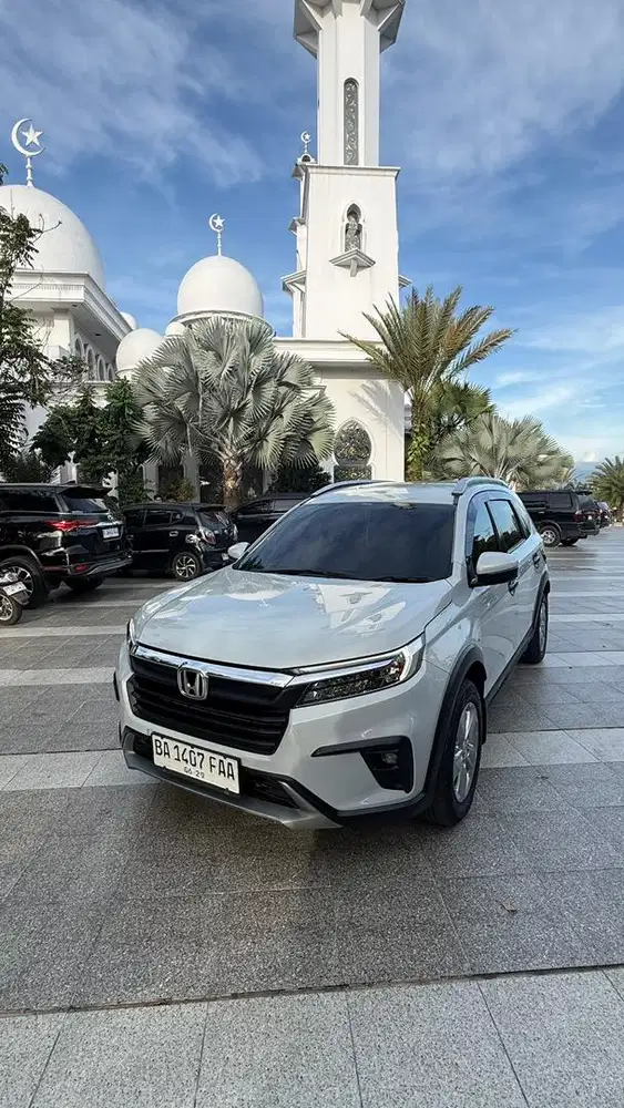 MOBIL MASI SEPERTI BARU