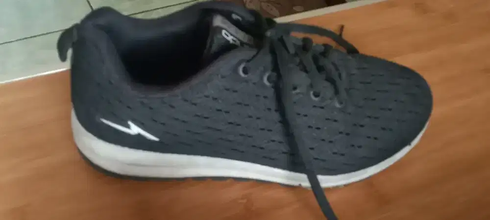 Sepatu sekolah Ando