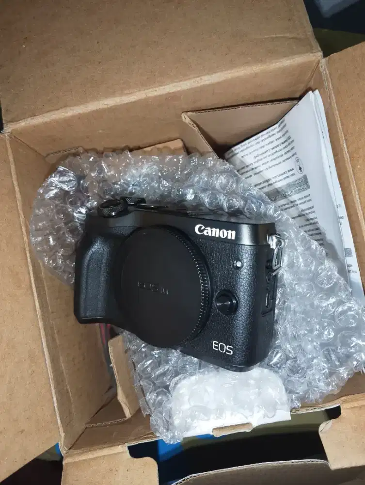 Canon m6 like new