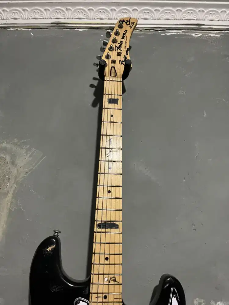 Gitar KOWE listrik