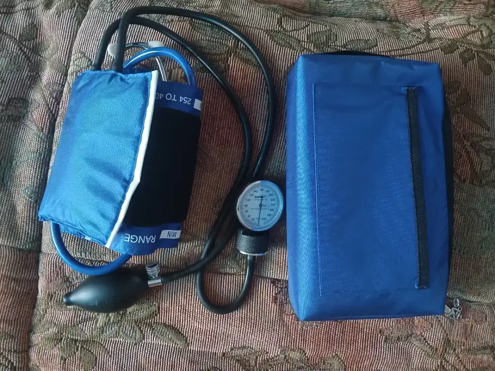 ABN tensi meter dan stetoscope