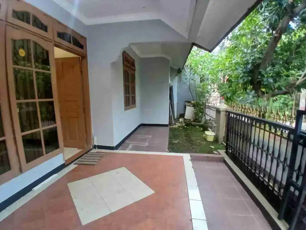 Dijual Dan Disewakan Rumah 1 ¹/² Lantai Dalam Komplek Perumahan Di Bintara. Kota Bekasi