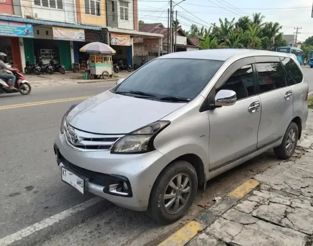 Di jual Toyota Avanza tipe g tahun 2012