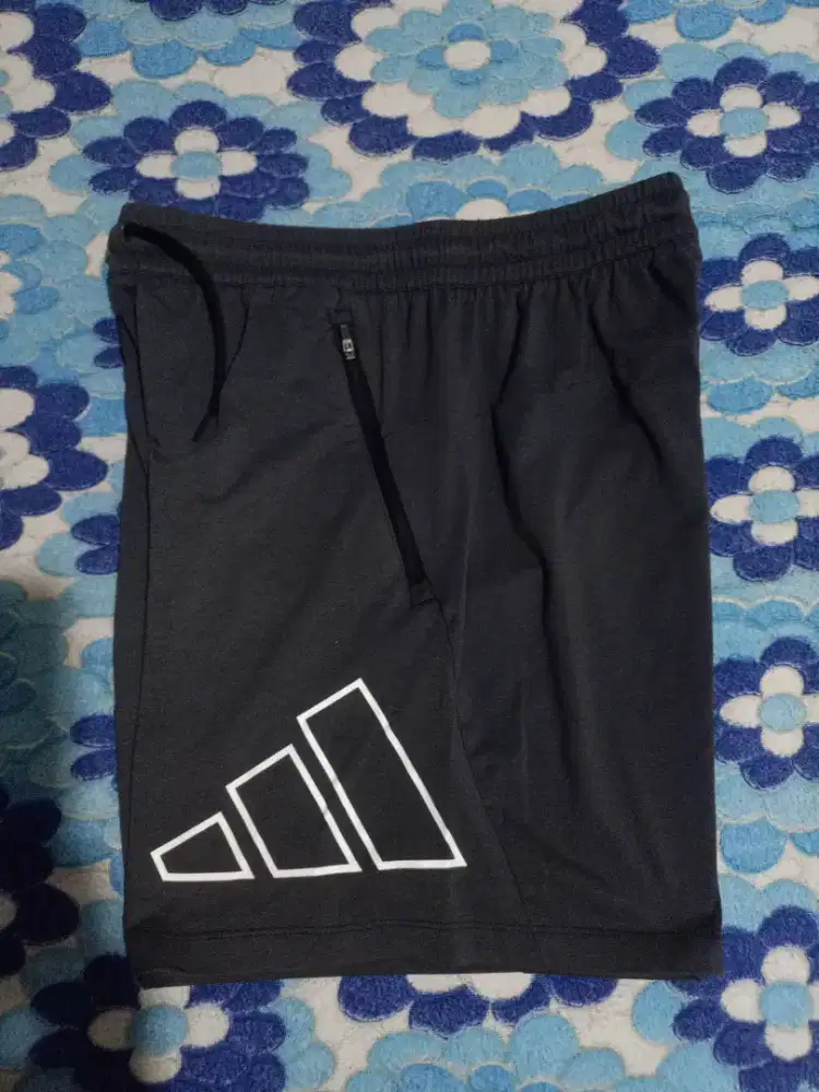 Celana Pendek Adidas