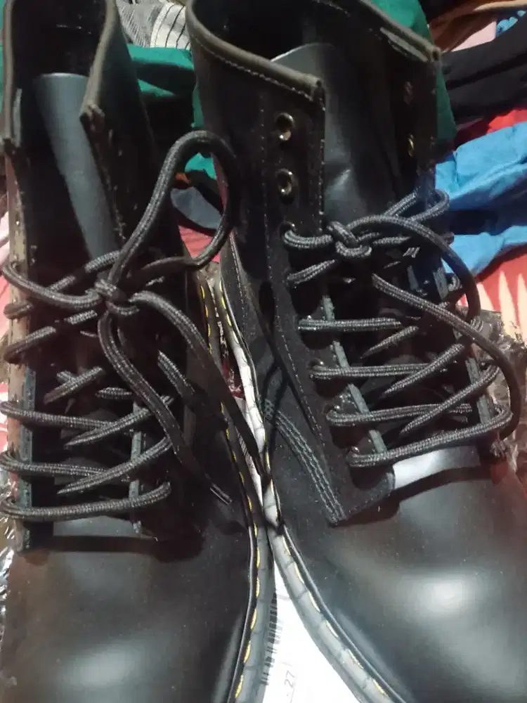 Sepatu Boot Kulit Model Docmart 8 Lubang