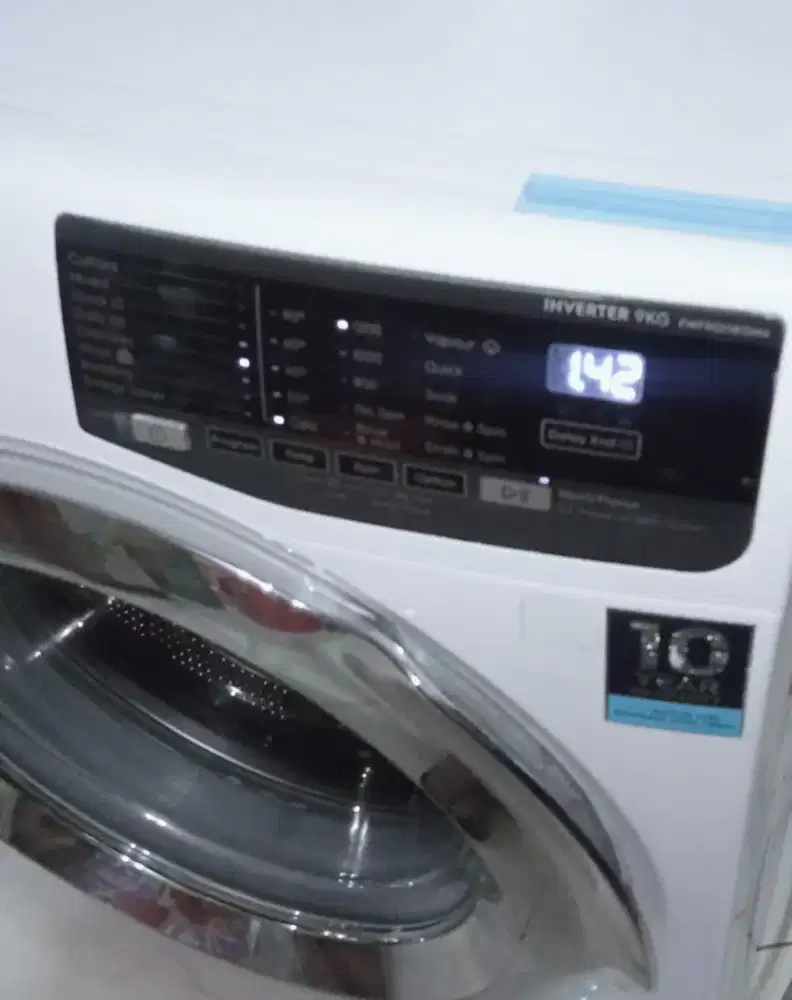 Jual Bu Mesin cuci frontloading Electrolux 9kg,model baru(8bln pke)