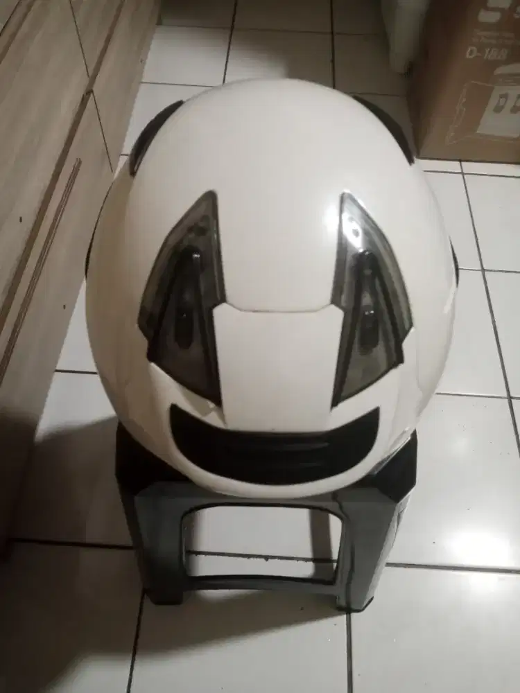 Jual beli helm bekas KYT