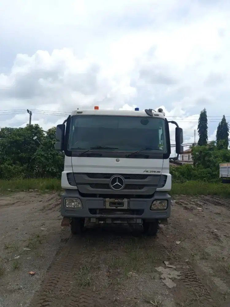 Mercedes-Benz Actros 4043 S33 8 x 4 M/T CBU HEAD TRUCK
