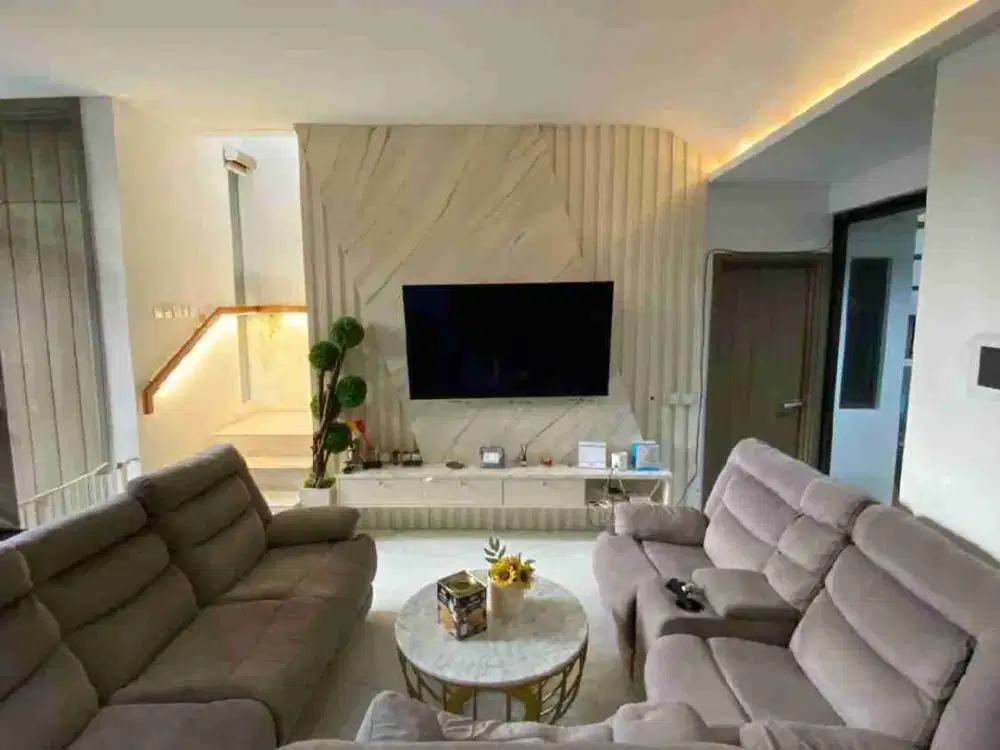 Rumah Cantik Full Renovasi & Full Furnished Cluster Favorite