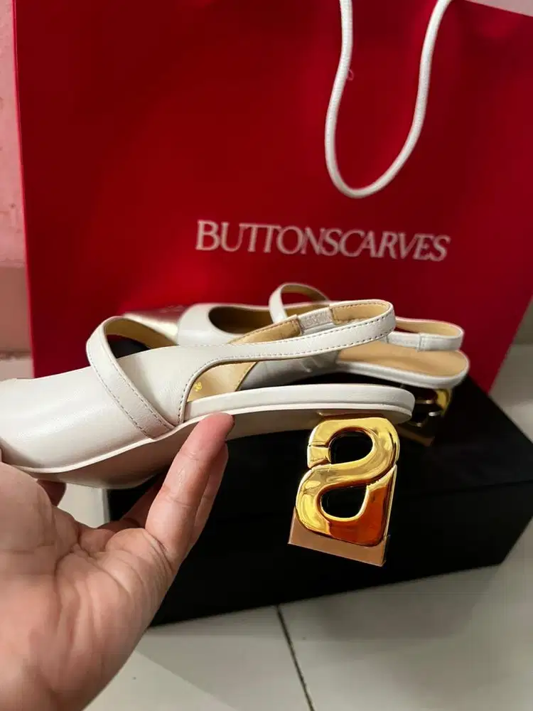Buttonscarves shoes