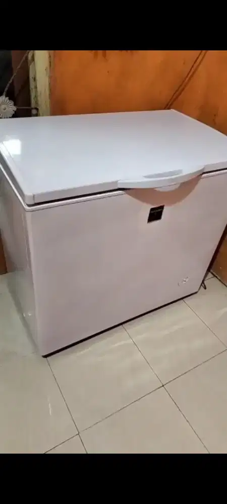 Dijual frezer box 200 liter