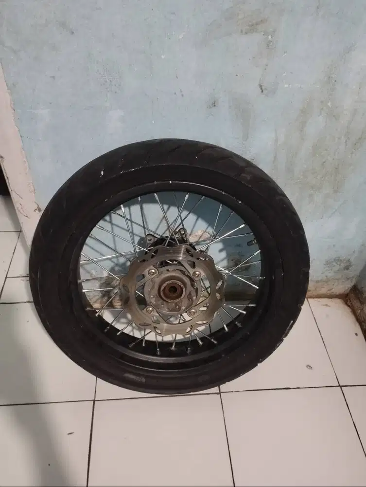 Ban motor crf bekas