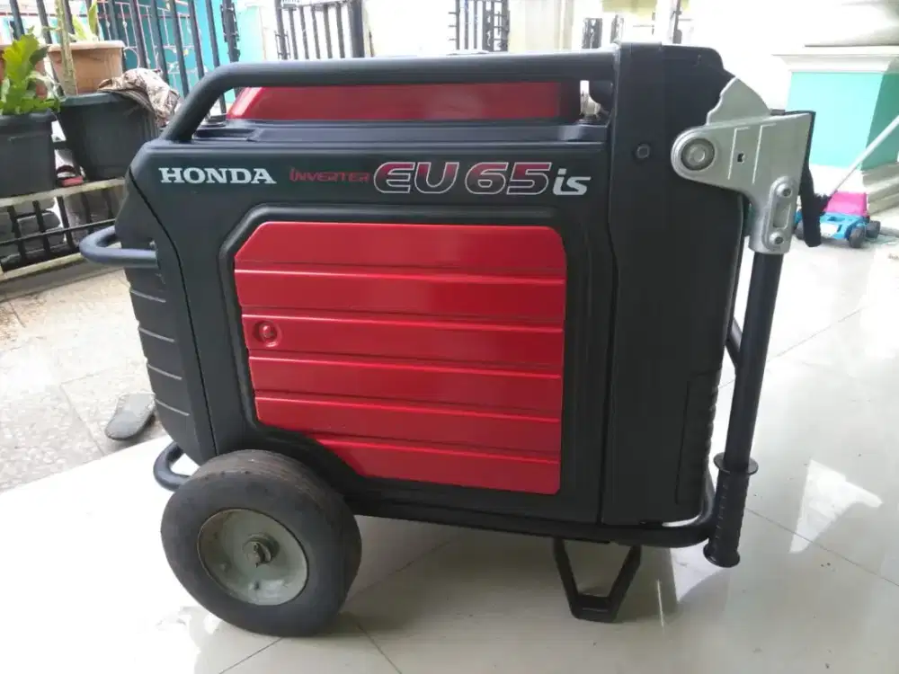 HONDA GENSET EU65iS 6.5kVA 6500WATT INVERTER BENSIN350cc MADE IN JAPAN