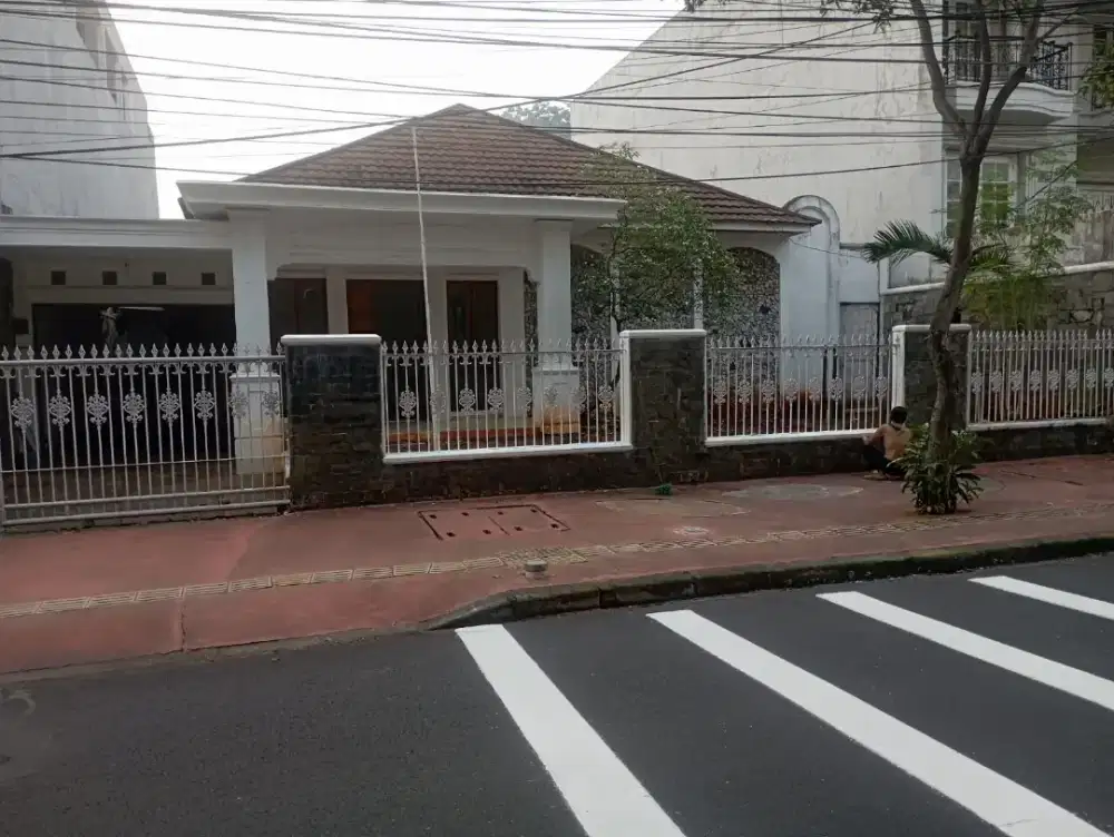Rumah di Cempaka Putih Tengah, Jakarta Pusat