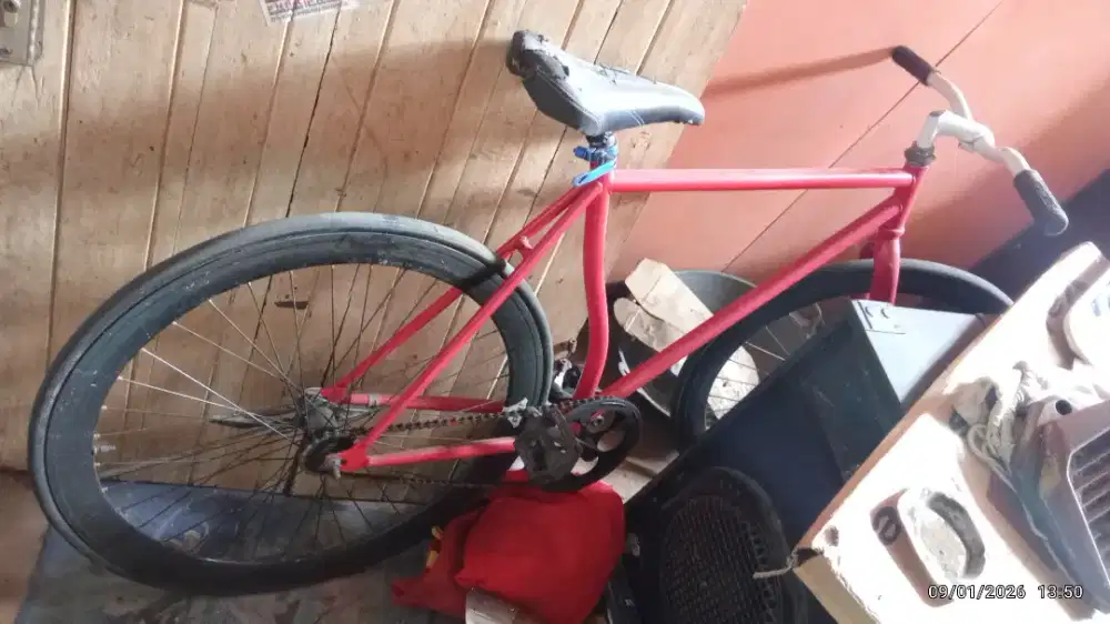 Sepeda fixie hitam merah