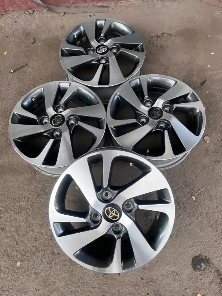 Velg original Toyota Avanza Veloz ring 15 pcd 4x114,3 4pcs