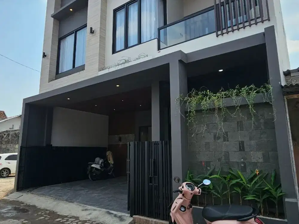 Rumah Mewah Semi furnished dekat UGM Jalan Kaliurang km6 Sinduadi Sleman