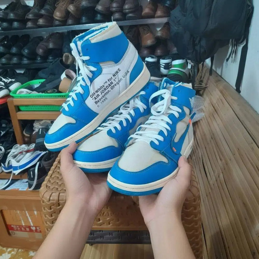 SEPATU SNEAKER NIKE