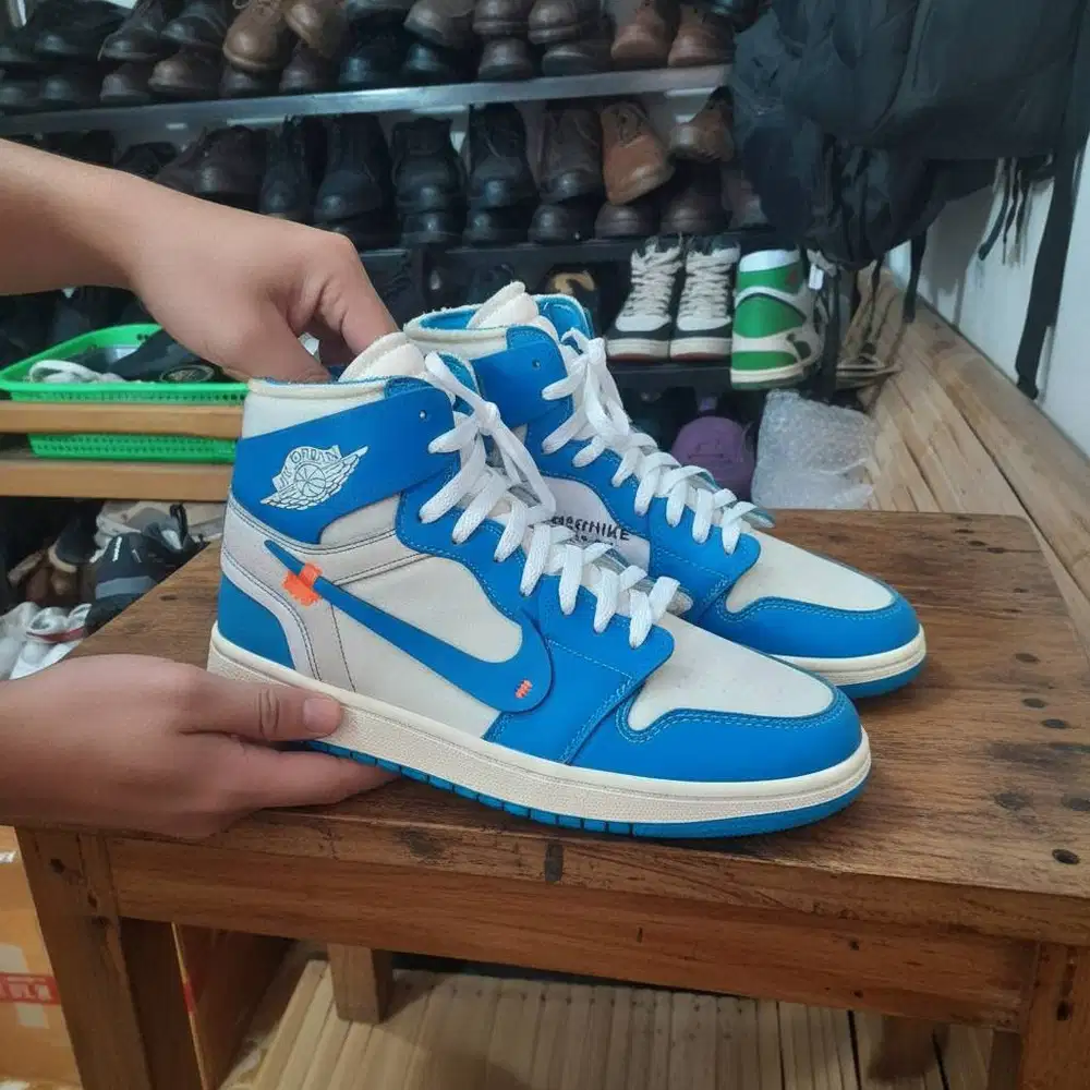 SEPATU SNEAKER NIKE